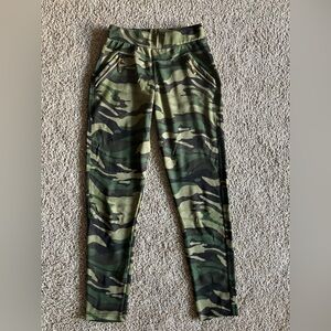 Camo Print Women's Leggings zipper pockets